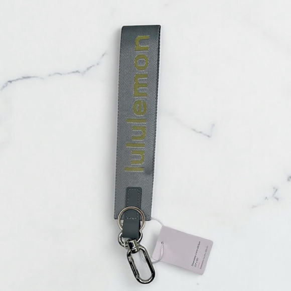 NWT Lululemon Never Lost Keychain College Rhino Grey - Picture 1 of 8